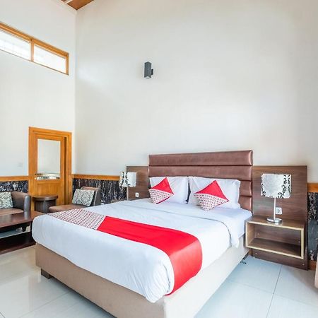 Oyo 1210 Nice Guesthouse Bandung Buitenkant foto