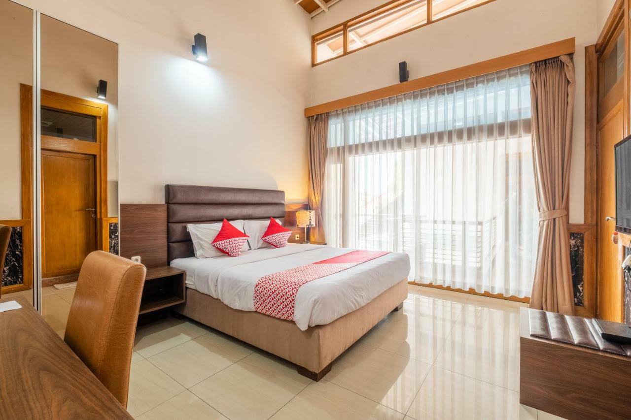 Oyo 1210 Nice Guesthouse Bandung Buitenkant foto