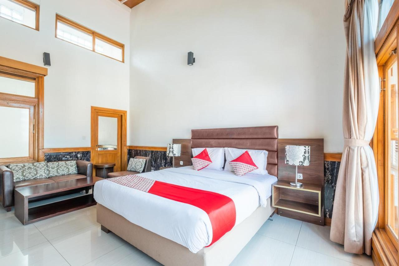 Oyo 1210 Nice Guesthouse Bandung Buitenkant foto