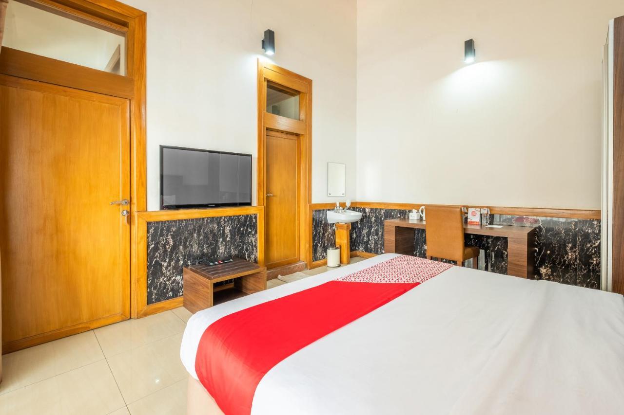 Oyo 1210 Nice Guesthouse Bandung Buitenkant foto