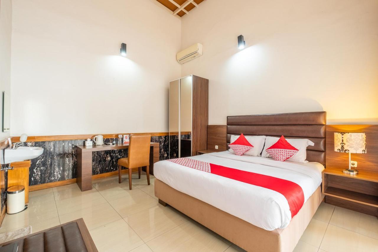 Oyo 1210 Nice Guesthouse Bandung Buitenkant foto